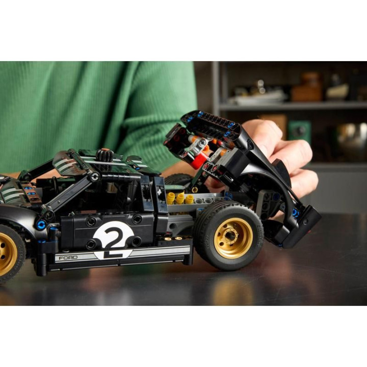LEGO Technic - Závodní auto 1966 Ford GT40 MKII