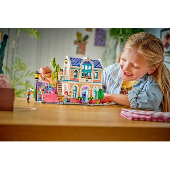 LEGO Friends - Liann a její rodinný dům