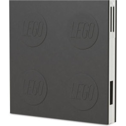 Stylový LEGO zápisník s PU potahem a reliéfní grafikou. Uzavírá se pomocí gelového pera, které je vždy po ruce. Obsahuje 384 tečkovaných stran a náhradní náplň do pera. Rozměry: 146 × 155 mm, tloušťka pera 0,7 mm.