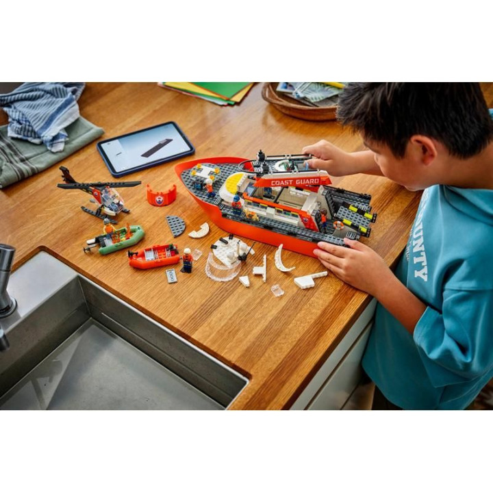 LEGO City - Záchranný člun pobřežní hlídky a vrtulník