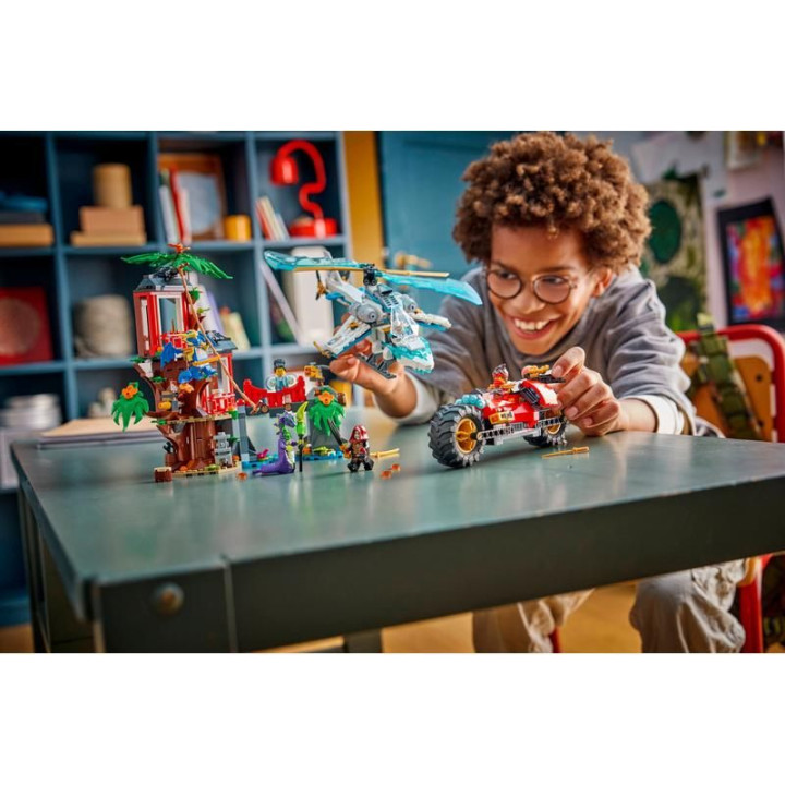 LEGO Ninjago - Souboj nindža vozidel a domek na stromě