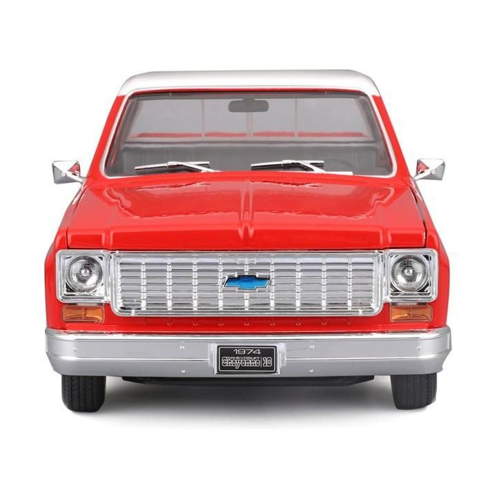 Maisto Chevrolet C10 Cheyenne Super 1:18 1974 červeno-bílá