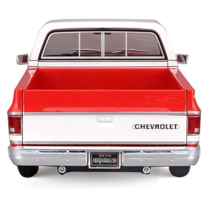 Maisto Chevrolet C10 Cheyenne Super 1:18 1974 červeno-bílá