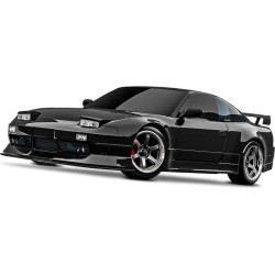 RC model auta Traxxas 4-Tec Drift Nissan 240SX v měřítku 1:10 je speciálně upravený pro driftování. Obsahuje nové zavěšení s vysokým úhlem zatáčení, nový stejnosměrný motor, funkci ruční brzdy, bezsponkovou karoserii a upravenou stabilizaci TSM...
