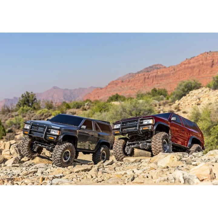 Traxxas TRX-4 Nissan Pathfinder 1988 1:10 RTR stříbrný