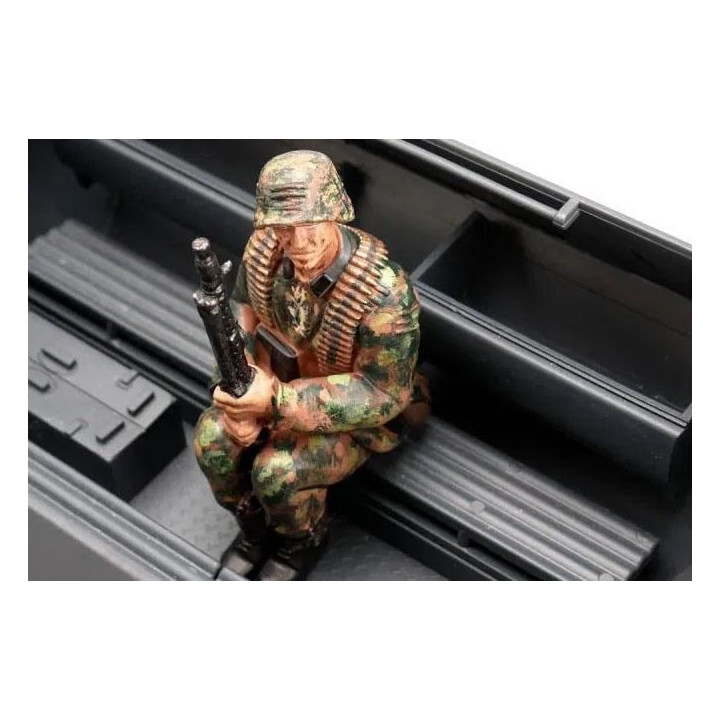 1/16 figurka Sd.Kfz. 251 kulometčík 2, platan kamufláž, jaro