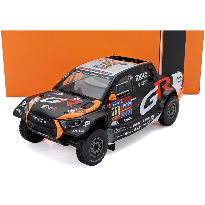 IXO MODELS TOYOTA GR DKR HILUX TEAM TOYOTA GAZOO RACING N 211 RALLY DAKAR 2025 HENK LATEGAN - BRETT CUMMINGS - BLACK ORANGE RED 