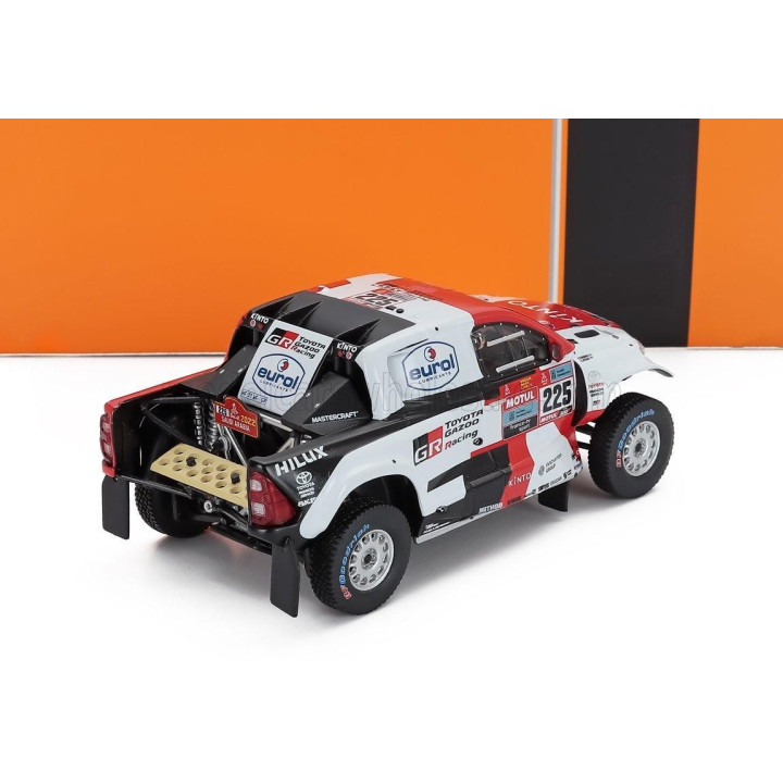 IXO MODELS TOYOTA HILUX GR DKR EVO T1+ TEAM GAZOO RACING N 225 RALLY DAKAR 2022 HENK LATEGAN - BRETT CUMMINGS - WHITE RED BLACK 