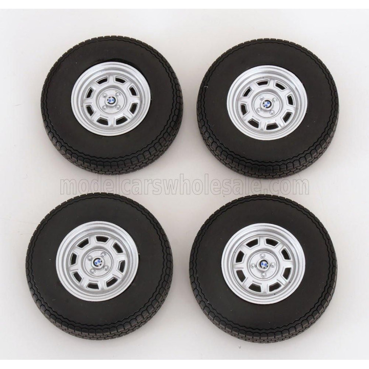 KK SCALE ACCESSORIES SET 4X WHEELS AND RIMS FOR BMW 2002 1971 - BLACK CHROME 1/12