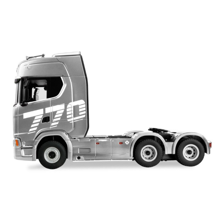 SCANIA 770 S ŤAHAČ 6X4 1:18 RTR STRIEBORNÝ | RCsvet