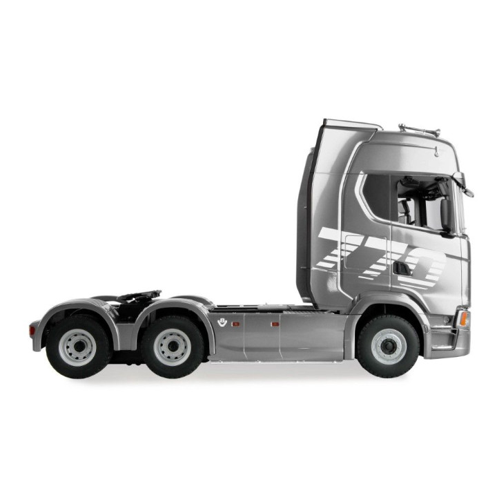 SCANIA 770 S ŤAHAČ 6X4 1:18 RTR STRIEBORNÝ | RCsvet