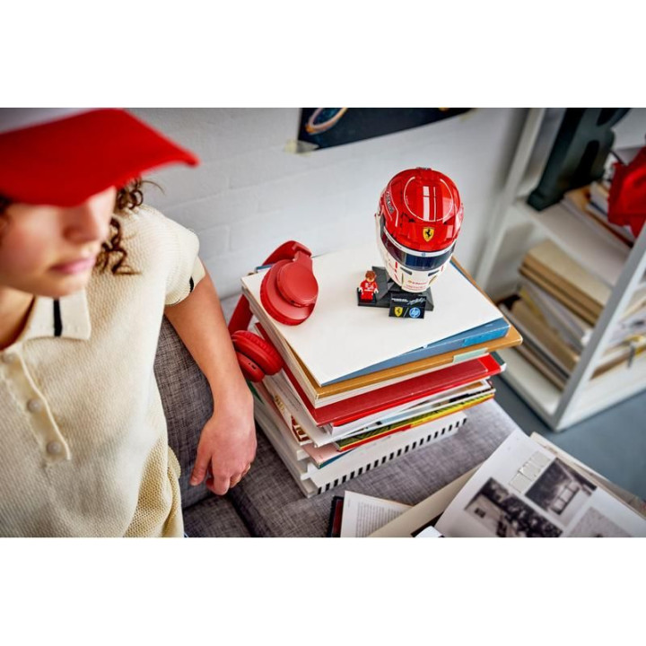 LEGO Editions - Helma Charles Leclerc ze Scuderia Ferrari HP