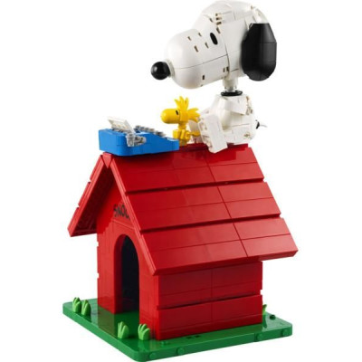 LEGO Ideas - Peanuts: Snoopyho bouda