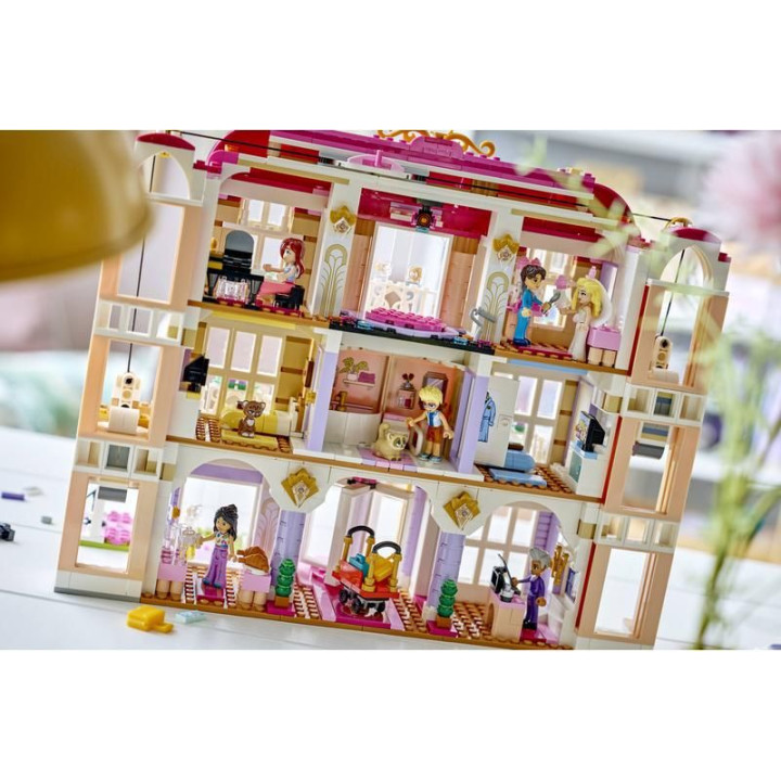 LEGO Friends - Grand Hotel v městečku Heartlake