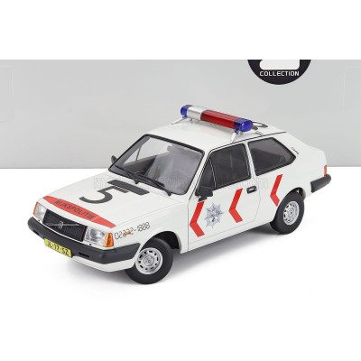 TRIPLE9 VOLVO 343 GLS DUTCH POLICE 1982 - WHITE RED 1/18