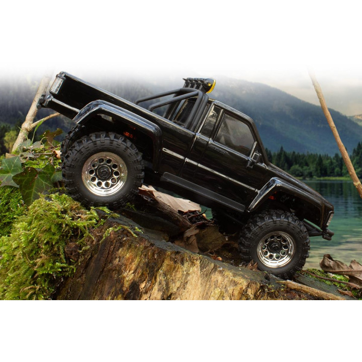 Venture18 1985 Toyota Hilux SR5 - černý