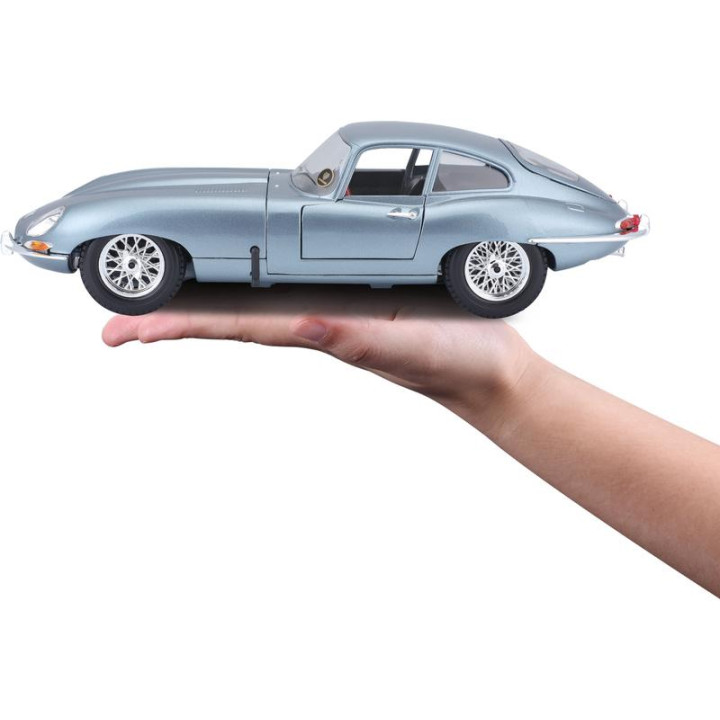 Bburago Jaguar E-type Coupe 1:18 světle modrá metalíza