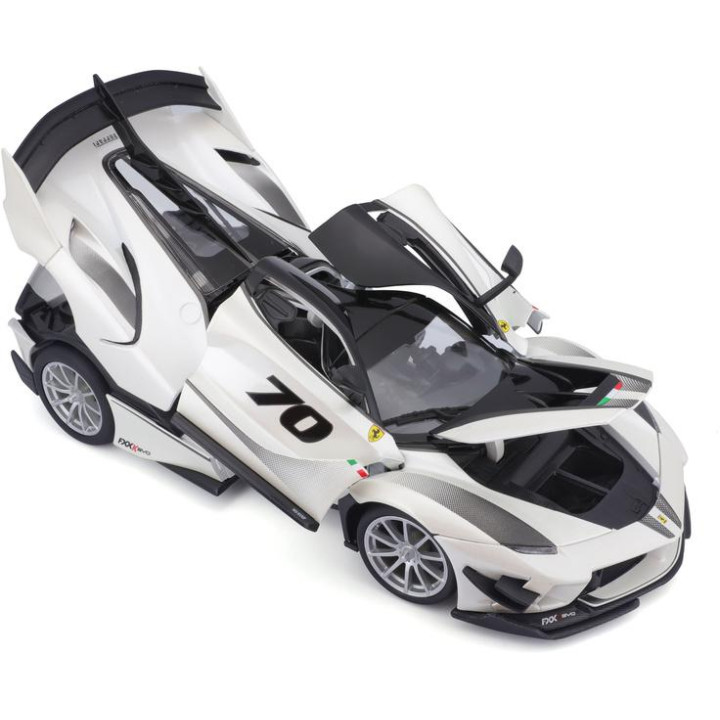 Bburago Ferrari FXX-K EVO No.70 1:18 bílá/černá