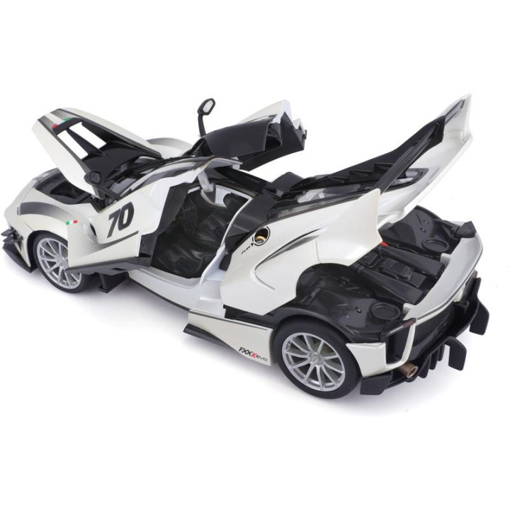 Bburago Ferrari FXX-K EVO No.70 1:18 bílá/černá