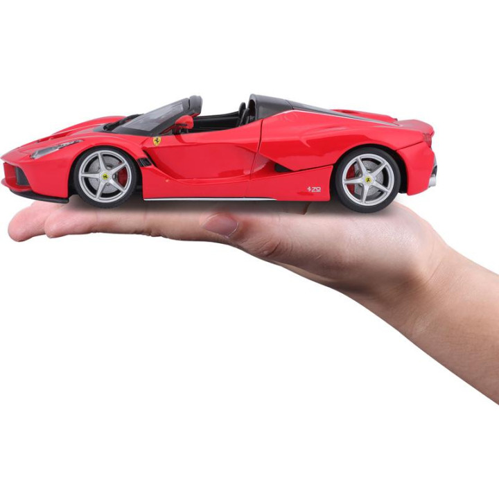 Bburago Ferrari LaFerrari Aperta 1:24 červená