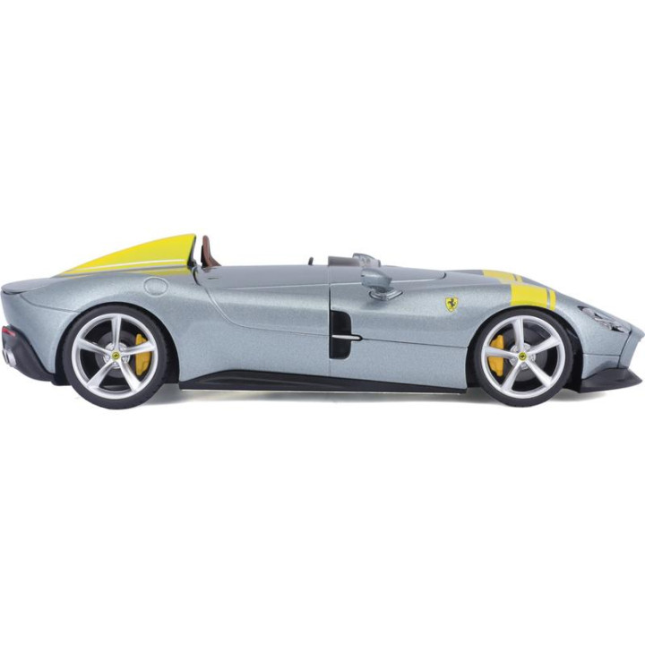 Bburago Ferrari Monza SP1 1:24 stříbrná
