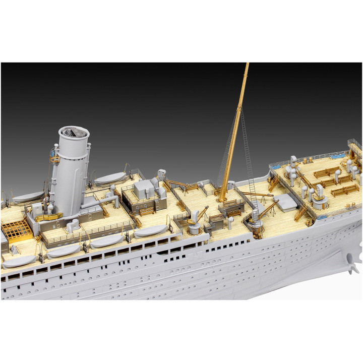 Plastic ModelKit loď 05243 - Titanic (Platinum Edition) (1:400)