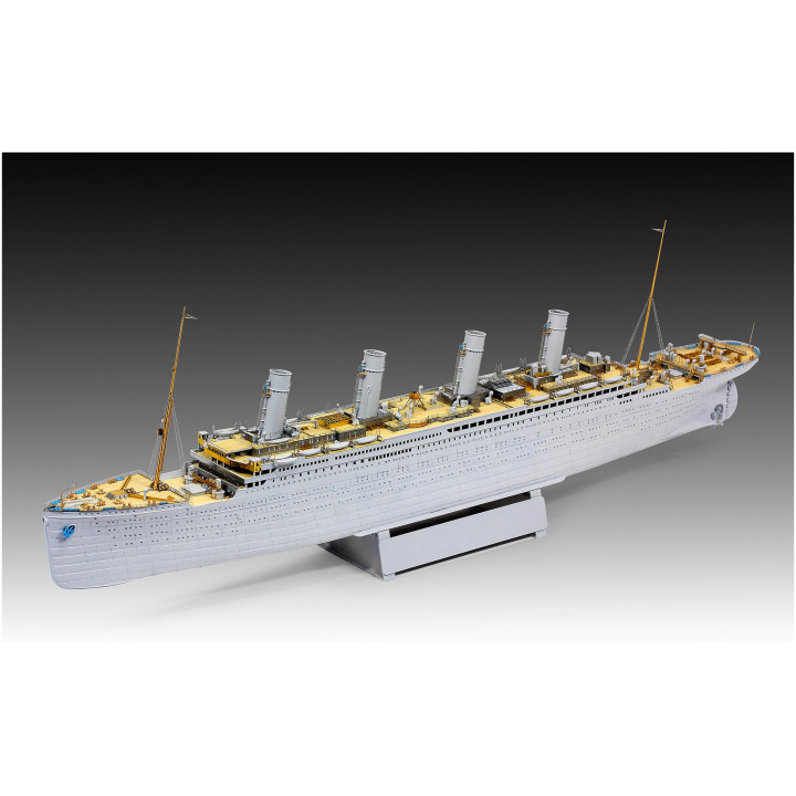 Plastic ModelKit loď 05243 - Titanic (Platinum Edition) (1:400)