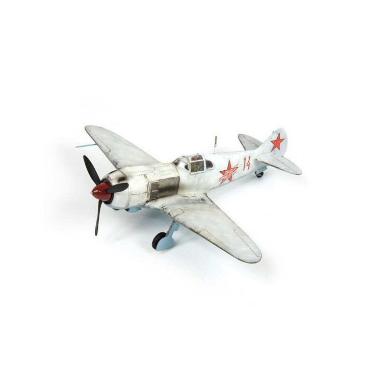 Model Kit letadlo 7334 - SOVIET FIGHTER LAVOCHKIN LA-5 (1:72)