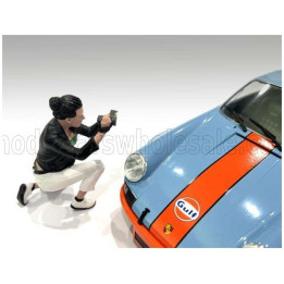 AMERICAN DIORAMA FIGURES GIRL PHOTOGRAPHERS - 5 - VARIOUS 1/24