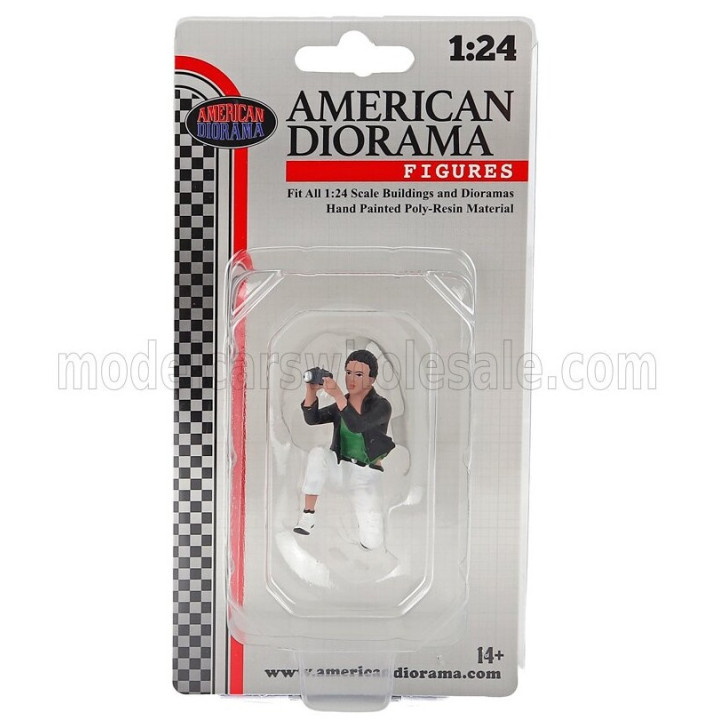 AMERICAN DIORAMA FIGURES GIRL PHOTOGRAPHERS - 5 - VARIOUS 1/24