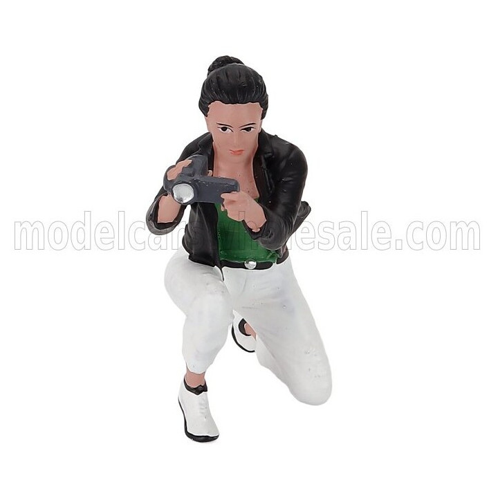 AMERICAN DIORAMA FIGURES GIRL PHOTOGRAPHERS - 5 - VARIOUS 1/24