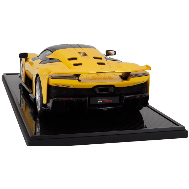 BBR MODELS FERRARI F80 2024 - SILVER RIMS - CON VETRINA - WITH SHOWCASE - GIALLO TRISTRATO - YELLOW 1/12