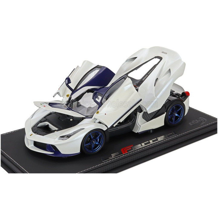 BBR MODELS FERRARI LAFERRARI 2013 - CON VETRINA - WITH SHOWCASE - LUXURY PACK - WHITE BLUE 1/18
