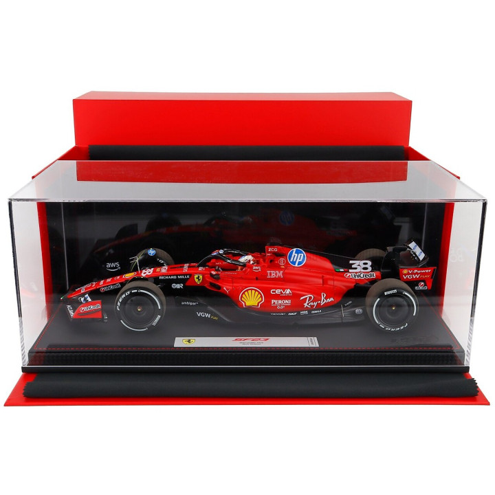 BBR MODELS FERRARI F1 SF-23 TEAM SCUDERIA FERRARI HP N 38 TEST FIORANO 2025 GUANYU ZHOU - CON VETRINA - WITH SHOWCASE - RED