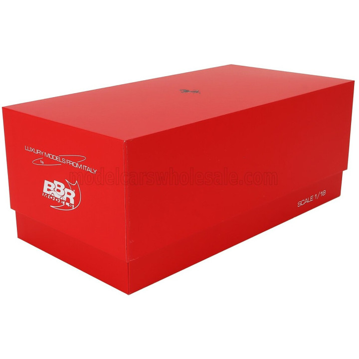 BBR MODELS FERRARI F1 SF-23 TEAM SCUDERIA FERRARI HP N 38 TEST FIORANO 2025 GUANYU ZHOU - CON VETRINA - WITH SHOWCASE - RED