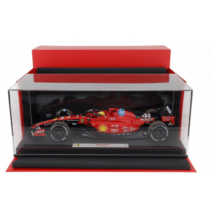 BBR MODELS FERRARI F1 SF-23 TEAM SCUDERIA FERRARI HP N 44 TEST FIORANO 2025 LEWIS HAMILTON - CON VETRINA - WITH SHOWCASE - RED