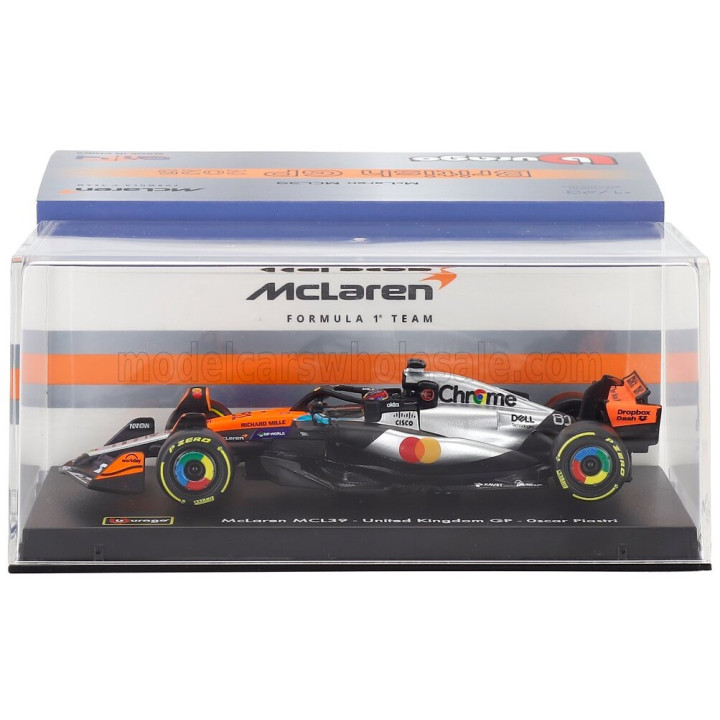 BURAGO McLAREN F1 MCL39 TEAM MCLAREN N 81 2nd SILVERSTONE BRITISH GP 2025 OSCAR PIASTRI - WITH PILOT AND SHOWCASE - ORANGE