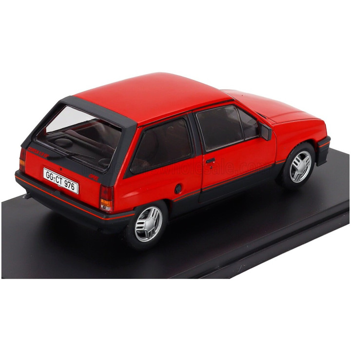 EDICOLA OPEL CORSA 1.3 SR 1983 - CON VETRINA - WITH SHOWCASE - RED 1/24