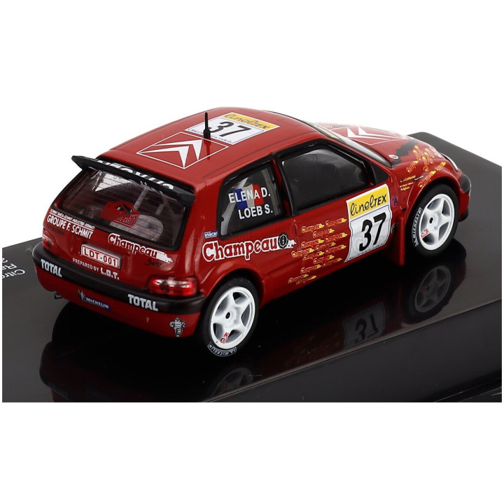 EDICOLA CITROEN SAXO KIT CAR N 37 RALLY MONTECARLO 2001 SEBASTIEN LOEB - DANIEL ELENA - CON VETRINA - WITH SHOWCASE - RED 1/43