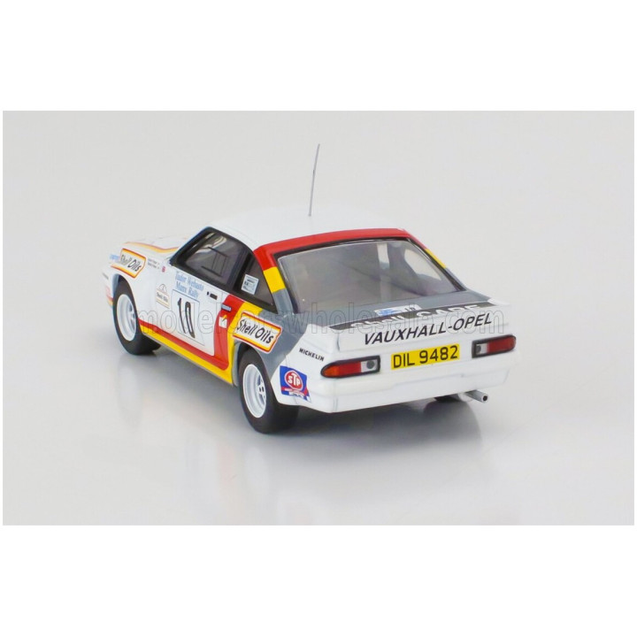 IXO MODELS OPEL MANTA 400 TEAM GM DEALER SPORT N 10 3rd RALLY MANX 1985 BERTIE FISHER - AUSTIN FRAZER - WHITE RED YELLOW 1/43