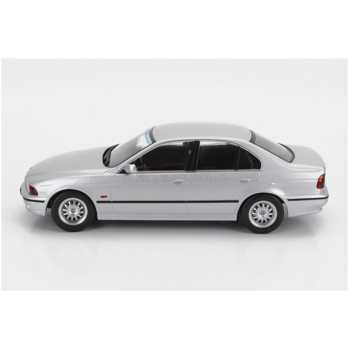 KK SCALE BMW 5-SERIES 530d (E39) SEDAN 1995 - SILVER 1/18