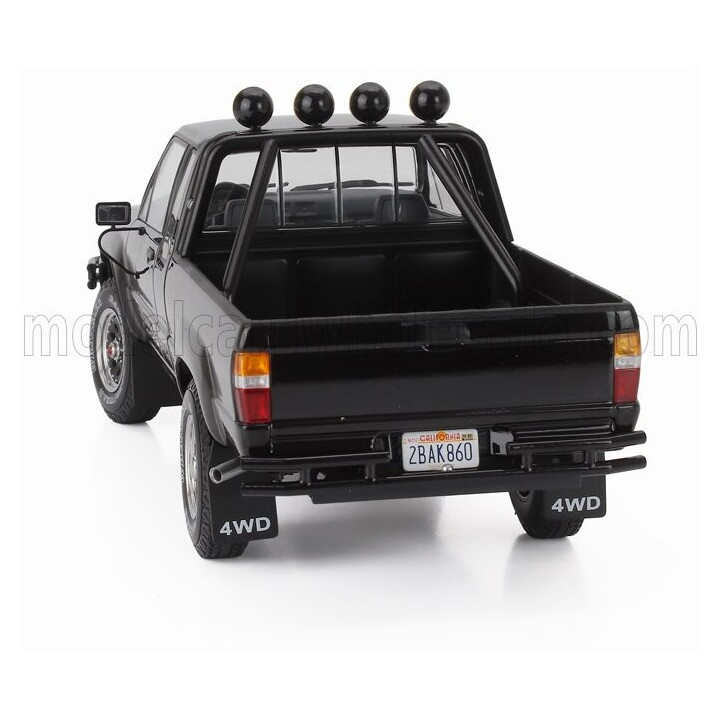 KK SCALE TOYOTA HILUX PICK-UP TRUCK XTRA CAB 4x4 1985 - BLACK 1/18