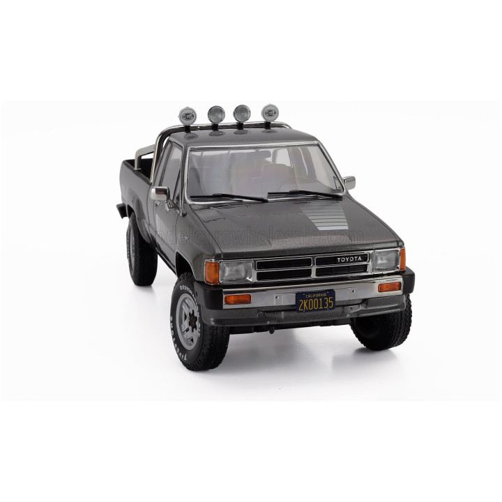 KK SCALE TOYOTA HILUX PICK-UP TRUCK XTRA CAB 4x4 1985 - GREY 1/18