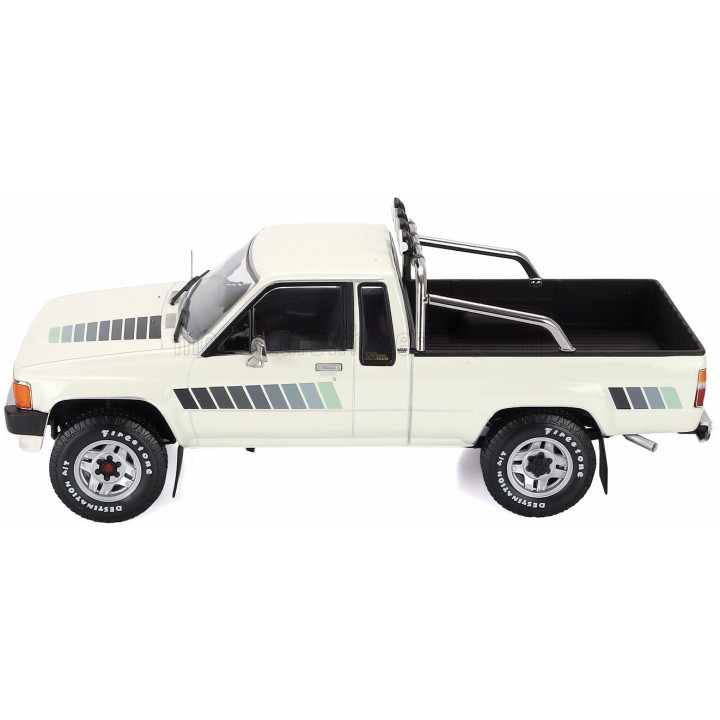 KK SCALE TOYOTA HILUX PICK-UP TRUCK XTRA CAB 4x4 1985 - WHITE 1/18