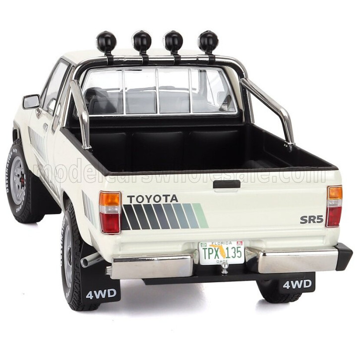 KK SCALE TOYOTA HILUX PICK-UP TRUCK XTRA CAB 4x4 1985 - WHITE 1/18