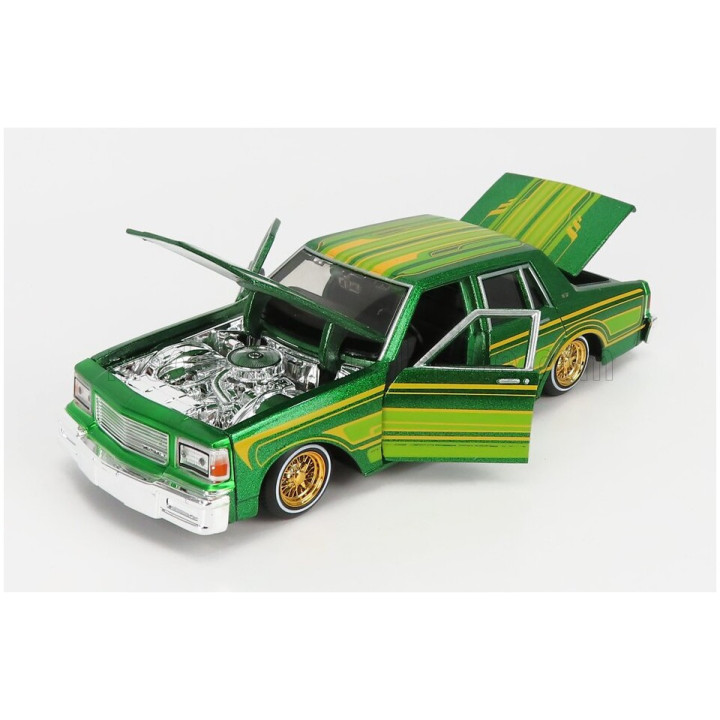 MAISTO CHEVROLET CAPRICE CUSTOM 1987 - GREEN MET YELLOW 1/26
