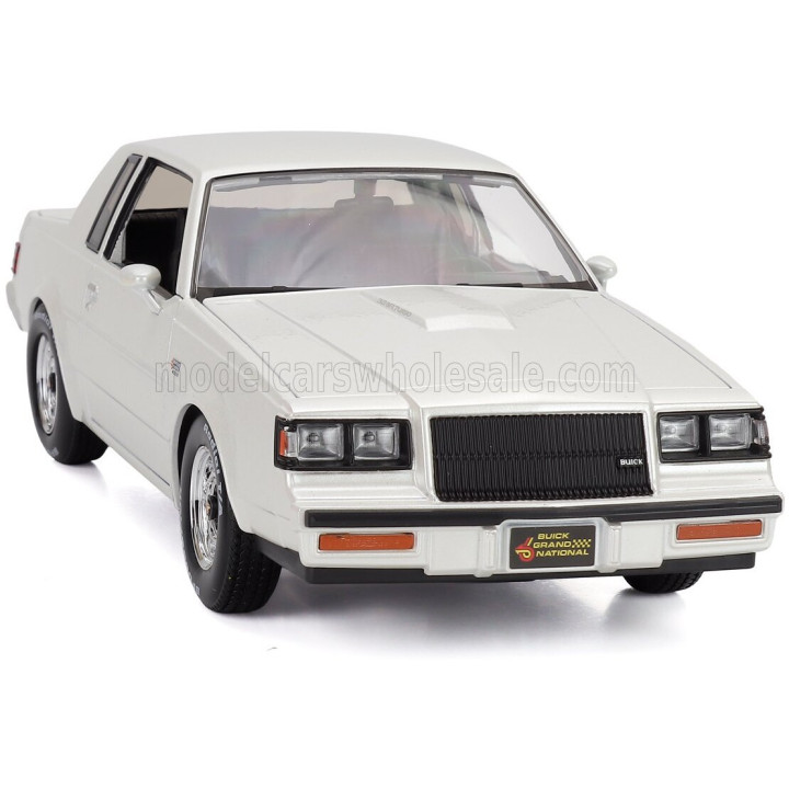 MAISTO BUICK GRAND NATIONAL 1987 - WHITE 1/18