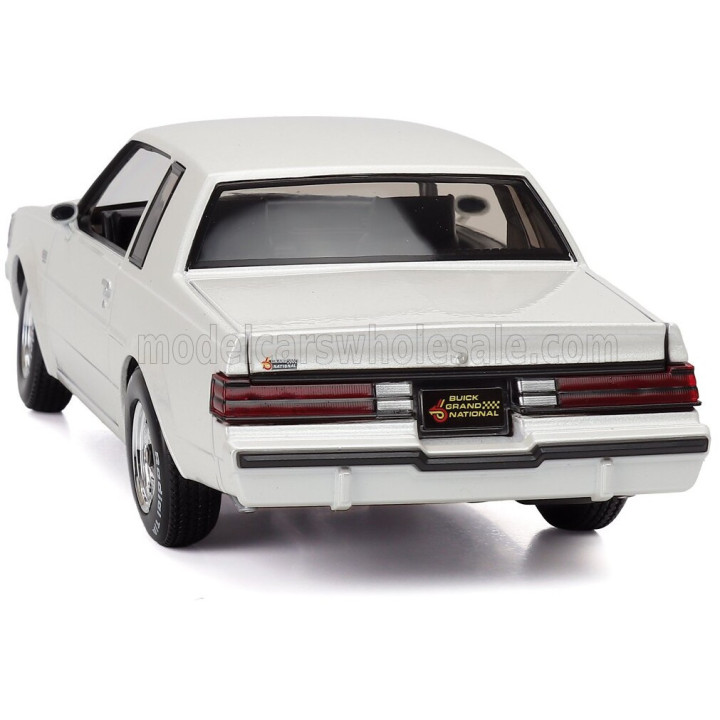 MAISTO BUICK GRAND NATIONAL 1987 - WHITE 1/18