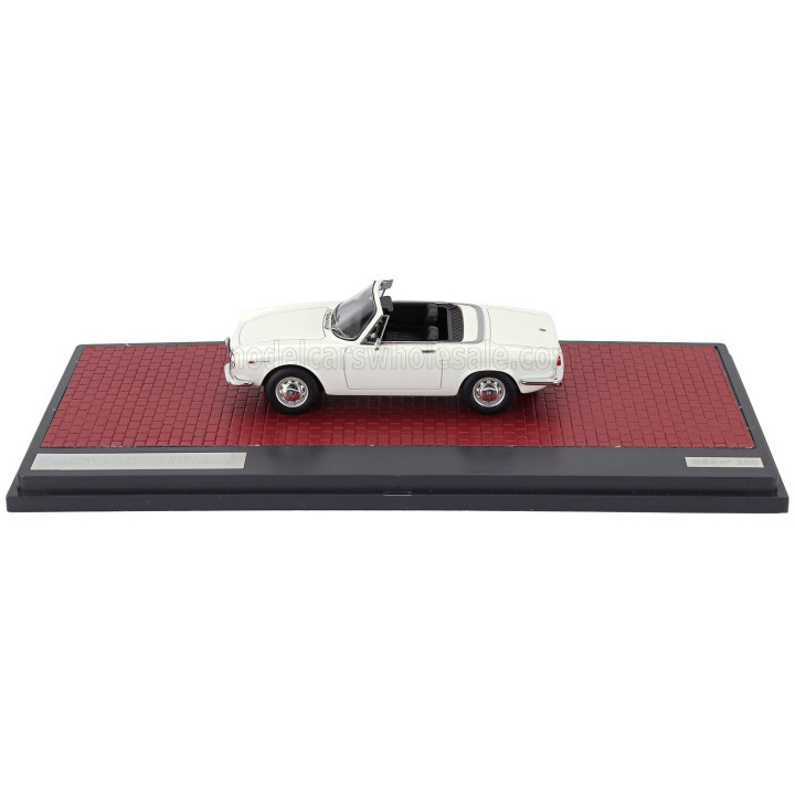 MATRIX SCALE MODELS ALFA ROMEO GIULIA GT CABRIOLET SPIDER PROTOTIPO 1963 - MATRIMONIO - JUST MARRIED - WEDDING WITH 2 FIGURES