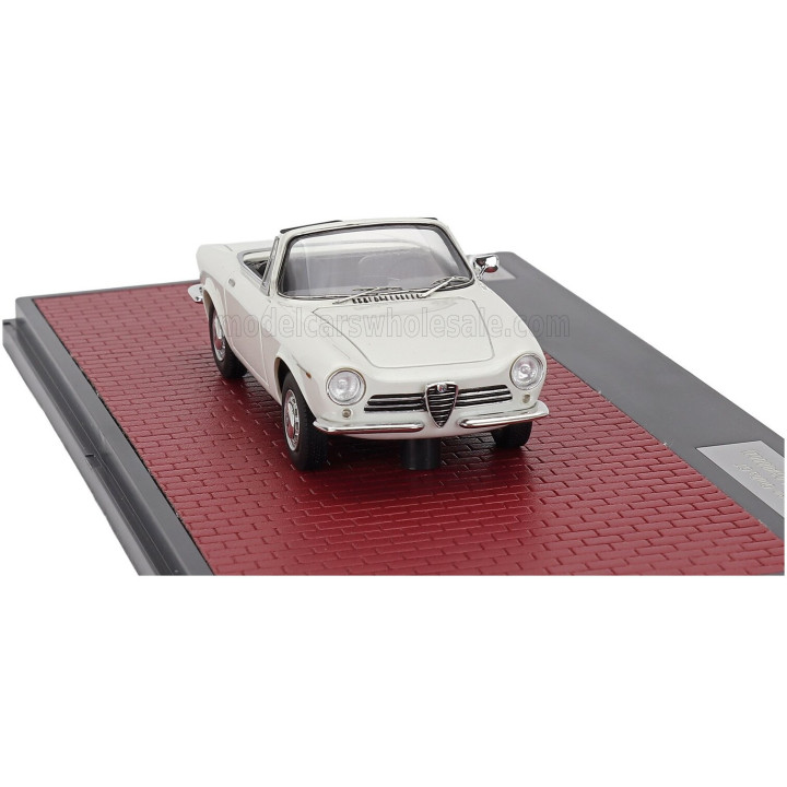 MATRIX SCALE MODELS ALFA ROMEO GIULIA GT CABRIOLET SPIDER PROTOTIPO 1963 - MATRIMONIO - JUST MARRIED - WEDDING WITH 2 FIGURES